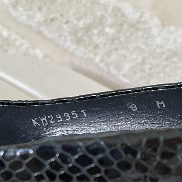 Stuart Weitzman black snake embossed pumps 9 - Picture 11 of 14